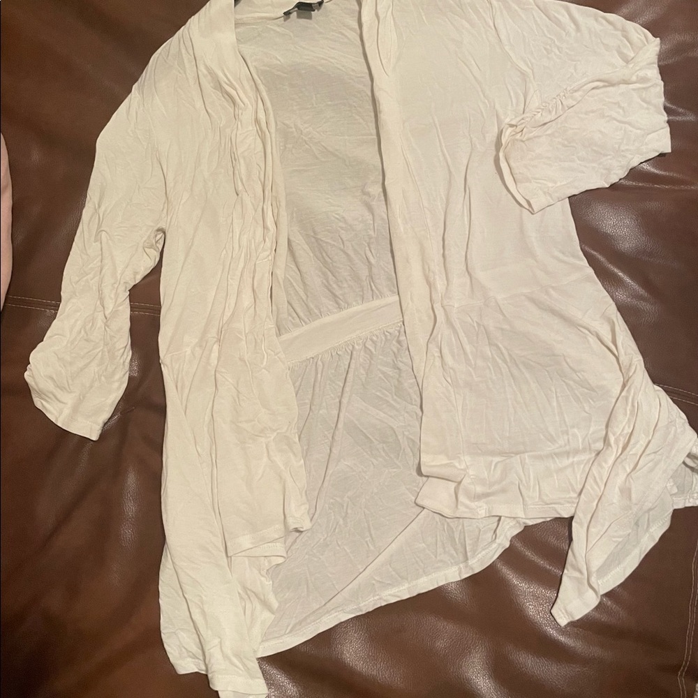 White 3 quarter sleeve Cardigan - Picture 3 of 3